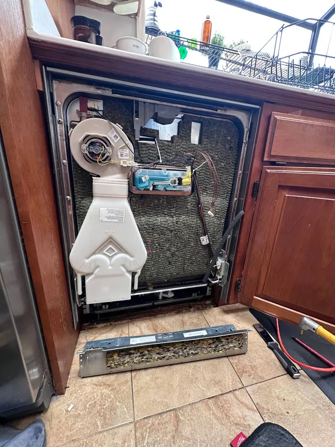Built-in dishwasher diagnosed in a Del Mar home